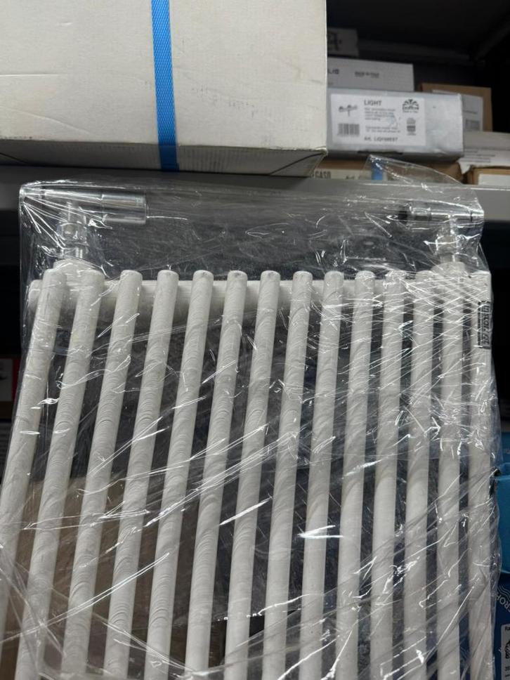 Instamat gebogen design designradiator wit, Doe-het-zelf en Verbouw, Verwarming en Radiatoren, Zo goed als nieuw, Radiator, 500 tot 800 watt