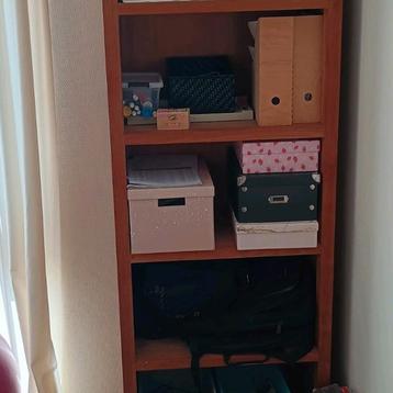 Teakhouten boekenkast beschikbaar voor biedingen