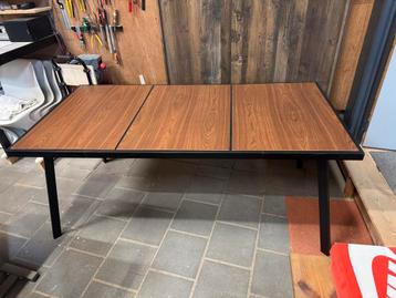 Eettafel met losse bladen beschikbaar voor biedingen
