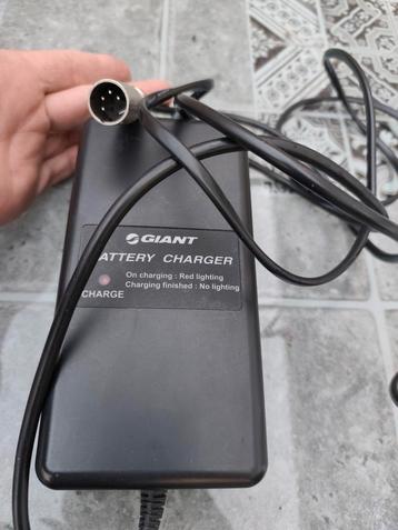 Giant Twist oplader 4 pins  beschikbaar voor biedingen