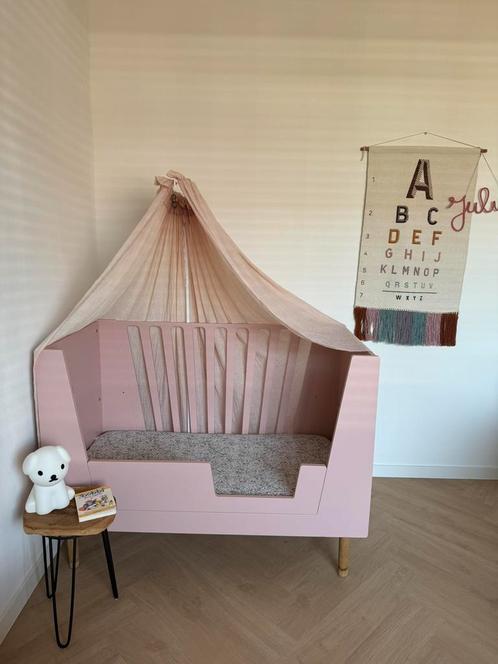 Peuterbed Babybed ledikant roze 60x120 +matras +aerosleep, Kinderen en Baby's, Babywiegjes en Ledikanten, Gebruikt, Ledikant, Ophalen