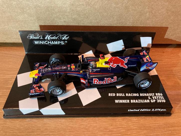 ✅ Sebastian Vettel 1:43 Winner Brazilian GP 2010 RB6 F1, Verzamelen, Automerken, Motoren en Formule 1, Nieuw, Formule 1, Ophalen of Verzenden
