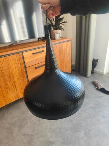 Moderne zwarte metalen hanglamp – hamerslag design beschikbaar voor biedingen