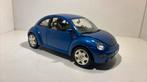 Volkswagen new beetle bleu Bburago 1.18, Hobby en Vrije tijd, Modelauto's | 1:18, Ophalen of Verzenden, Bburago, A, A