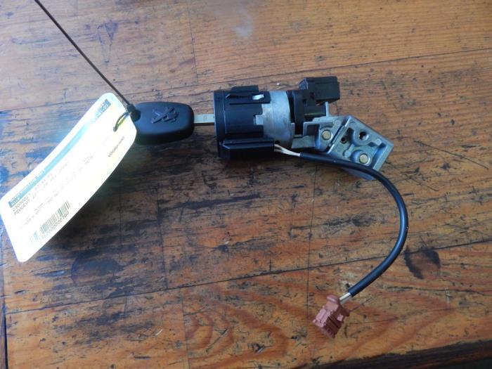 Kontaktslot + Sleutel van een Peugeot 207, Auto-onderdelen, Overige Auto-onderdelen, Peugeot, Gebruikt, 3 maanden garantie, Ophalen