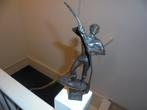 brons beeld de beugelaar gesigneerd tineke bot, Antiek en Kunst, Ophalen of Verzenden, Brons