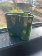 Iittala alvar aalto miniatuur vaas christmas green 5,5cm., Huis en Inrichting, Blauw, Ophalen of Verzenden, Minder dan 50 cm, Glas