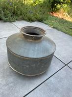 Oude metalen nepalese waterkan, Ophalen