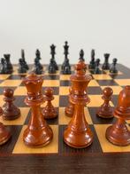Schaakbord met schaakstenen set schaken chessboard vintage, Een of twee spelers, Ophalen of Verzenden, Gebruikt