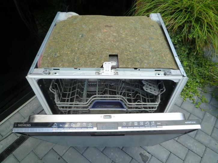 jonge luxe siemens 2,5 jr oud  wifi inbouw vaatwasser, Witgoed en Apparatuur, Vaatwasmachines, Zo goed als nieuw, Inbouw, Minder dan 85 cm