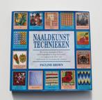 Naaldkunst M4755: Hand en Machine Naaldkunst technieken, Pauline Brown, Borduren en Naaien, Ophalen of Verzenden, Zo goed als nieuw