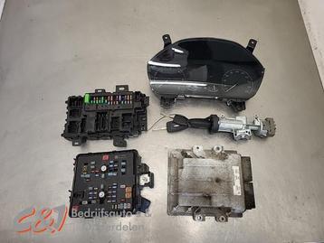 Kontaktslot + computer van een Ford Transit Custom beschikbaar voor biedingen