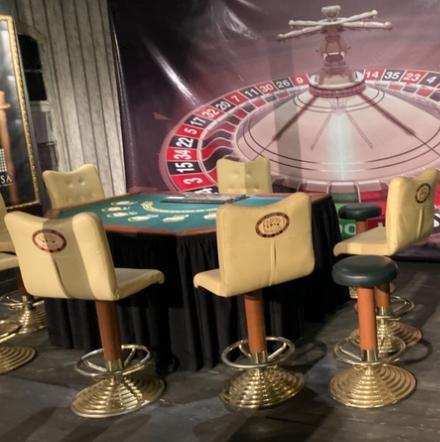 -8 casino stoelen met rugleuning . 600€ voor de 8 stuks, Huis en Inrichting, Barkrukken, Zo goed als nieuw, Ophalen of Verzenden