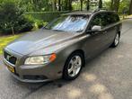 Volvo V70 2.0 Momentum / Trekhaak / Blis / 236Dkm / Top!!, Voorwielaandrijving, 1487 kg, Beige, 4 cilinders