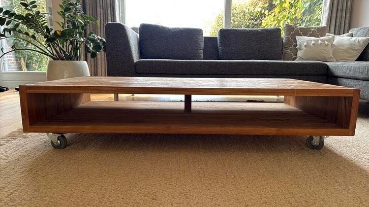 Rustieke houten salontafel op wielen met opbergruimte, Huis en Inrichting, Tafels | Salontafels, Minder dan 50 cm, 50 tot 100 cm