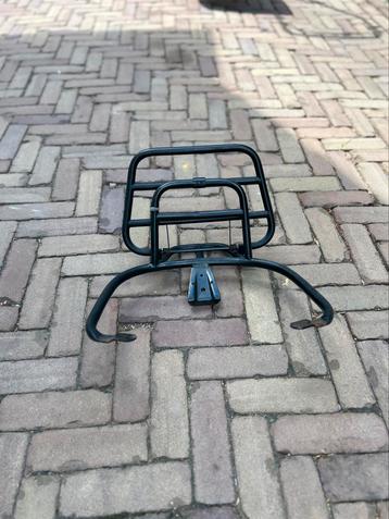 Vespa achter rekje beschikbaar voor biedingen