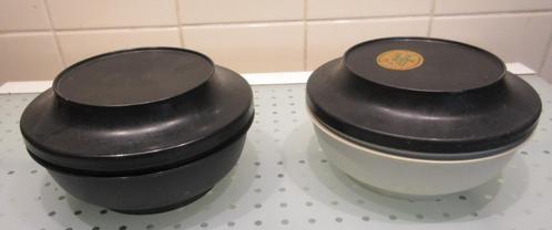 Vintage TUPPERWARE 2 serveerschalen met deksel, Huis en Inrichting, Keuken | Tupperware, Zo goed als nieuw, Overige typen, Ophalen of Verzenden