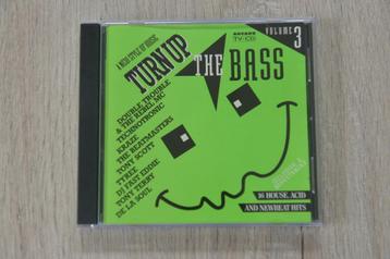 TURN UP THE BASS == VOLUME 3 ARCADE TV-CD beschikbaar voor biedingen