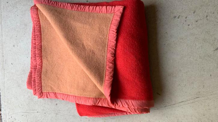 Vintage Rode Wollen Deken,bedsprei,2x2, Huis en Inrichting, Woonaccessoires | Plaids en Woondekens, Zo goed als nieuw, Ophalen of Verzenden