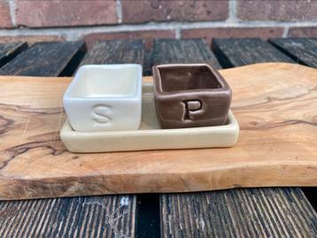 PotteryBarn porcelain salt & pepper serving dish beschikbaar voor biedingen