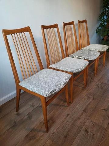 Vintage stoelen nieuw gestoffeerd beschikbaar voor biedingen