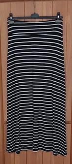 Zwart-wit gestreepte rok van HEMA - Maat M, Kleding | Dames, Zwart, Zo goed als nieuw, HEMA, Onder de knie