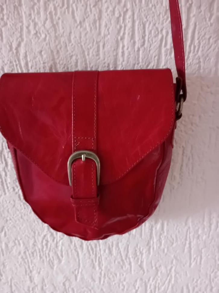 Schoudertasje , mooi rood leer  ,zo goed als nieuw, Sieraden, Tassen en Uiterlijk, Tassen | Schoudertassen, Zo goed als nieuw