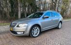 Ruime Skoda Octavia 1.2 TSI, Auto's, Zwart, 4 cilinders, Leder en Stof, Beige