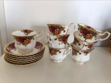 Royal Albert Old Country Rose kop en schotels beschikbaar voor biedingen