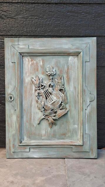 Antiek Paneeldeurtje met Lyra beschikbaar voor biedingen