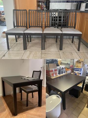 Eetkamer tafel met 4 stoelen