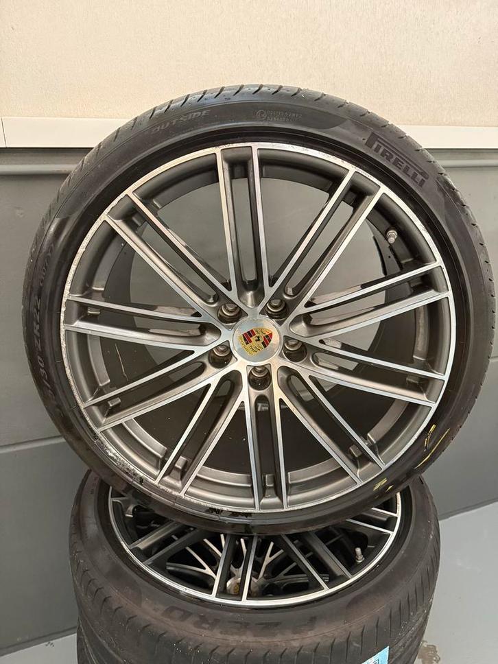 Porsche cayenne Velgen met Banden - 22 Inch turbo origineel, Auto-onderdelen, Banden en Velgen, Banden en Velgen, Zomerbanden