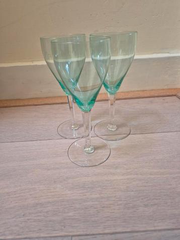 Art Deco Uranium Kristal Wijnglazen - Set van 3 beschikbaar voor biedingen
