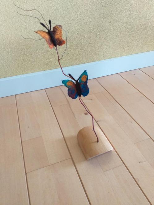 2 gevilte vlinders op tak blauw-oranje, Huis en Inrichting, Woonaccessoires | Overige, Nieuw, Ophalen
