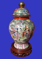 Chinese urn vaas op mooie houtstandaard., Antiek en Kunst, Ophalen