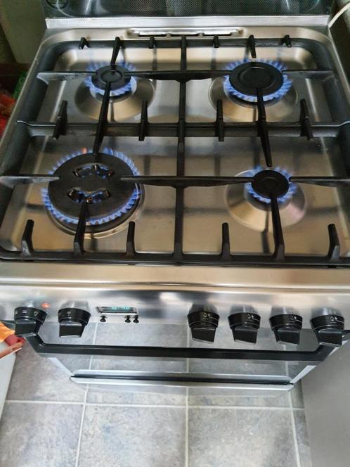 Indesit Gasfornuis+elektrisch heteluchtoven werkt uitstekend, Witgoed en Apparatuur, Fornuizen, Zo goed als nieuw, Vrijstaand