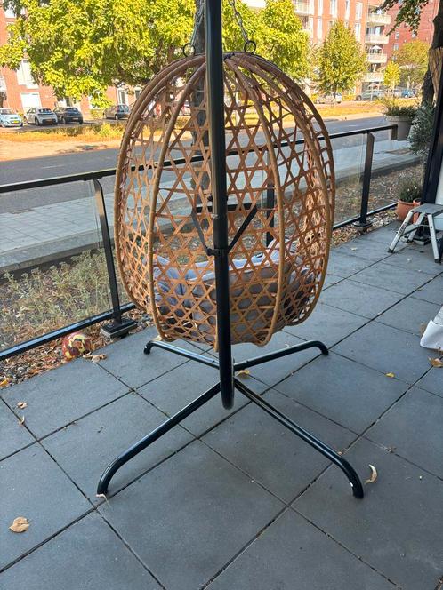 Hangstoel - Riet/Rotan - Zo goed als nieuw, Huis en Inrichting, Stoelen, Gebruikt, Eén, Metaal, Bruin, Ophalen