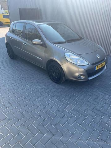 Renault Clio 1.2 16V 55KW 5-DRS E4 2012 Bruin beschikbaar voor biedingen