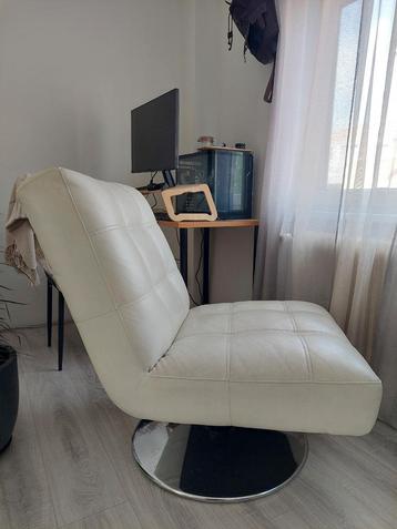 Witte Kunstleren Stoel - Op te halen! beschikbaar voor biedingen