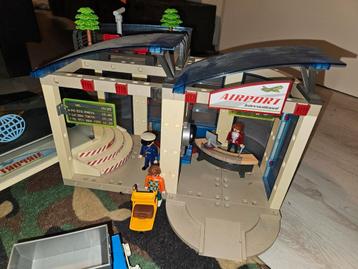 Playmobil vliegveld met extra's  beschikbaar voor biedingen