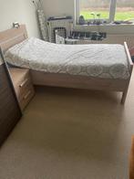 Elektrisch seniorenbed met nachtkastje, Huis en Inrichting, Slaapkamer | Bedden, Ophalen, Verstelbaar, 90 cm, Eenpersoons