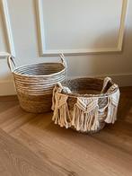 Twee ibiza style manden / rotan / riet met witte details, Huis en Inrichting, Ophalen of Verzenden, Zo goed als nieuw, Rond, Riet