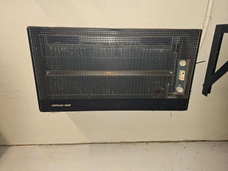 Nette gevelkachel op gas met muurdoorvoer, Doe-het-zelf en Verbouw, Geisers en Boilers, Gebruikt, Geiser, Aardgas, Onbekend, Ophalen of Verzenden