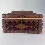 Antieke tramp art kist – sieraden- of naaikist ca. 1880–1910, Antiek en Kunst, Ophalen of Verzenden