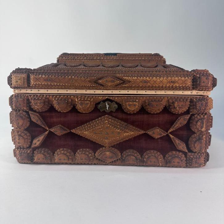 Antieke tramp art kist – sieraden- of naaikist ca. 1880–1910, Antiek en Kunst, Curiosa en Brocante, Ophalen of Verzenden
