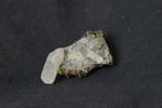Chalcopyriet op gesteente met kwartskristallen, Verzamelen, Mineralen en Fossielen, Ophalen of Verzenden, Mineraal