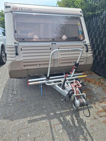 Kip De Luxe Caravan met Fietsenrek in prijs verlaagd beschikbaar voor biedingen