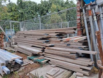 Pakket steigerplanken zowel hele als deelstuken.  beschikbaar voor biedingen