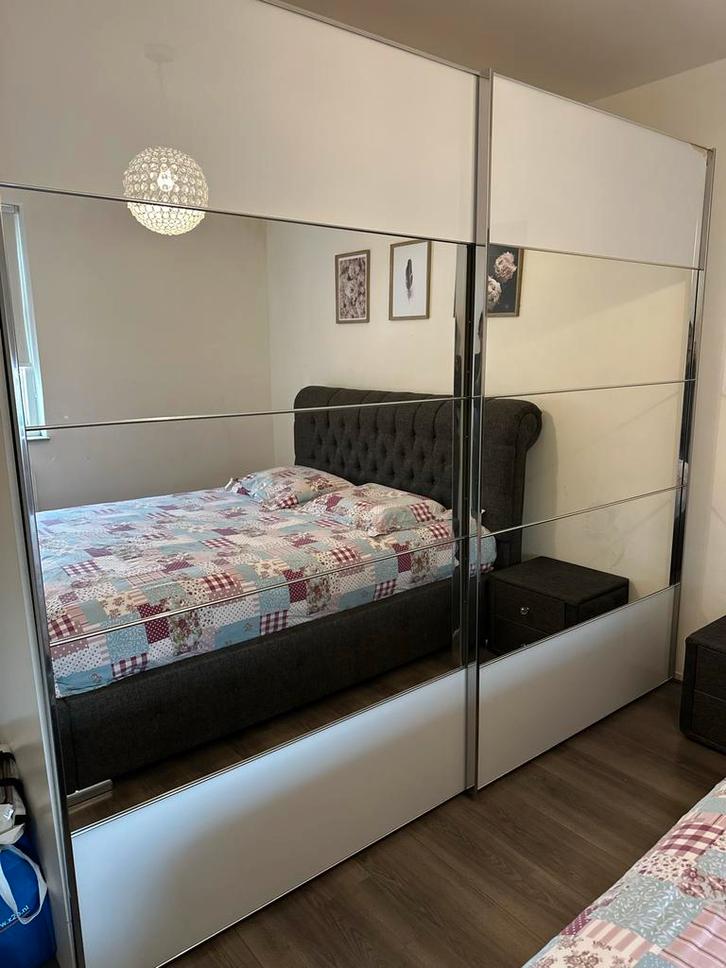 Ruime kledingkast met schuifdeuren MOET WEG!, Huis en Inrichting, Kasten | Kledingkasten, Zo goed als nieuw, 200 cm of meer, 50 tot 75 cm