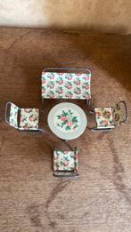 Vintage jaren ‘50 Japans meubel setje met roosjes, Verzamelen, Poppenhuizen en Toebehoren, Ophalen of Verzenden, Gebruikt, Poppenhuis